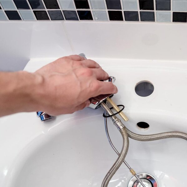Chicke Armaturen für's Bad oder neue Wasserleitungen für die Sanitärinstallation beim Umbau.